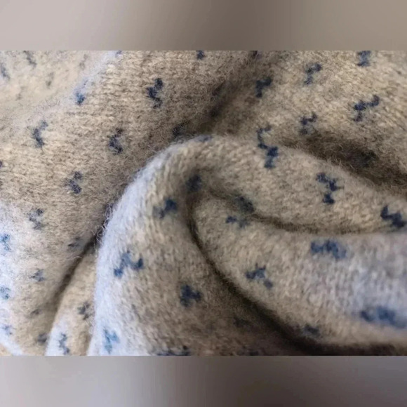 J Crew 100%  Lambswool Gray Long Sleeve Sweater Size Large - Picture 6 of 8